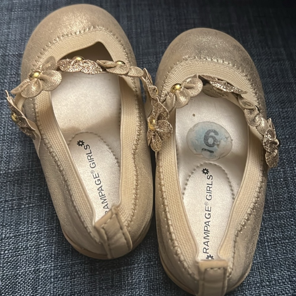 Gold shoes Toddler 6 - Picture 4 of 4